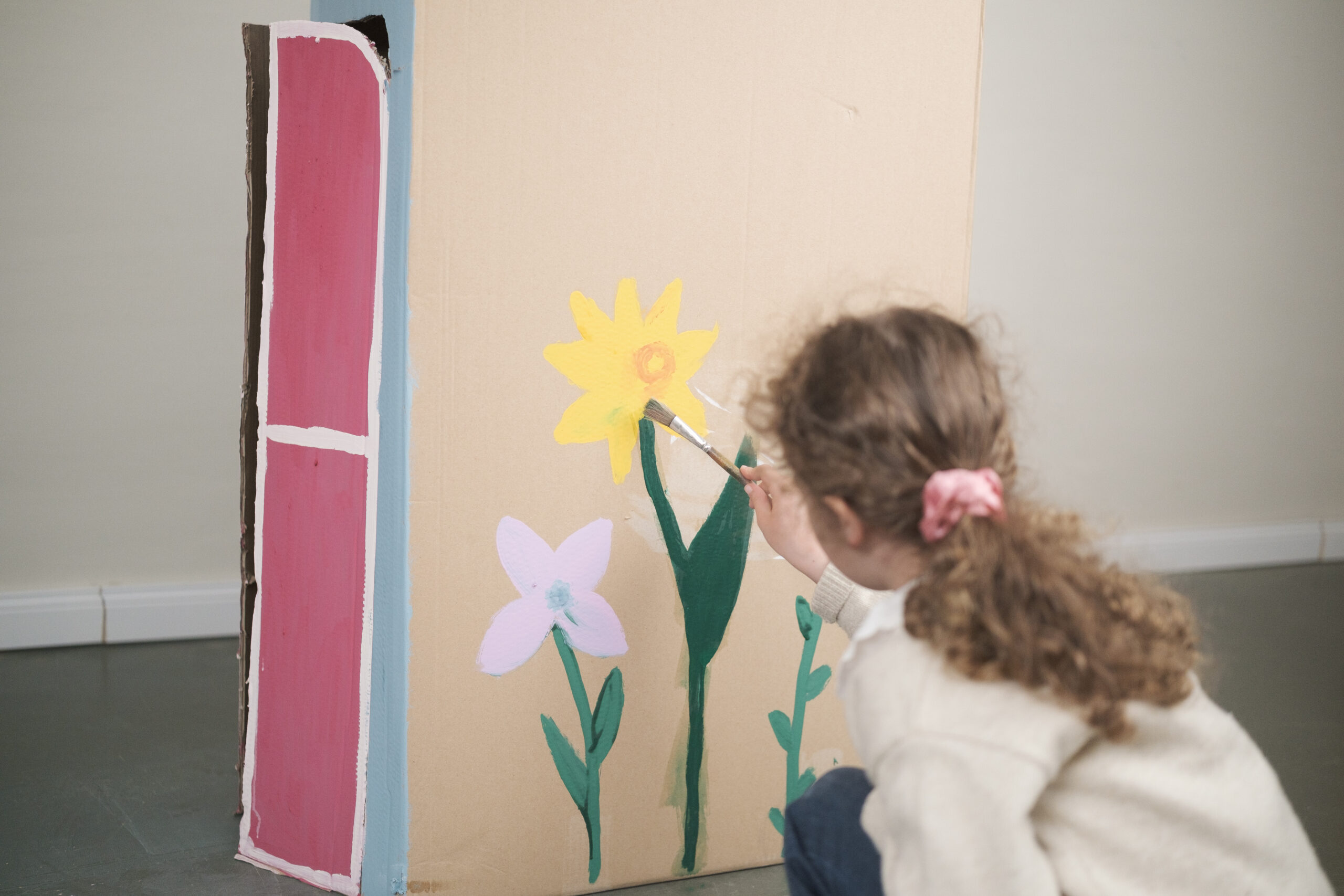 Gemalte Blumenwand