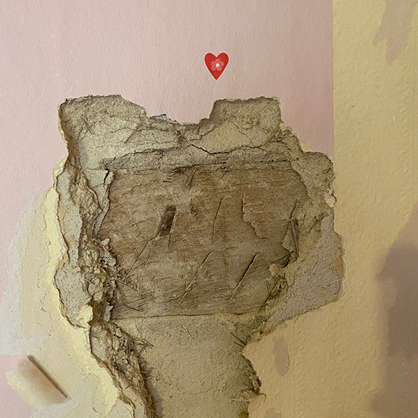 Eine sanierungsbedürftige Wand